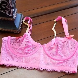 COSMOPOLITAN ๐ PINK BRA